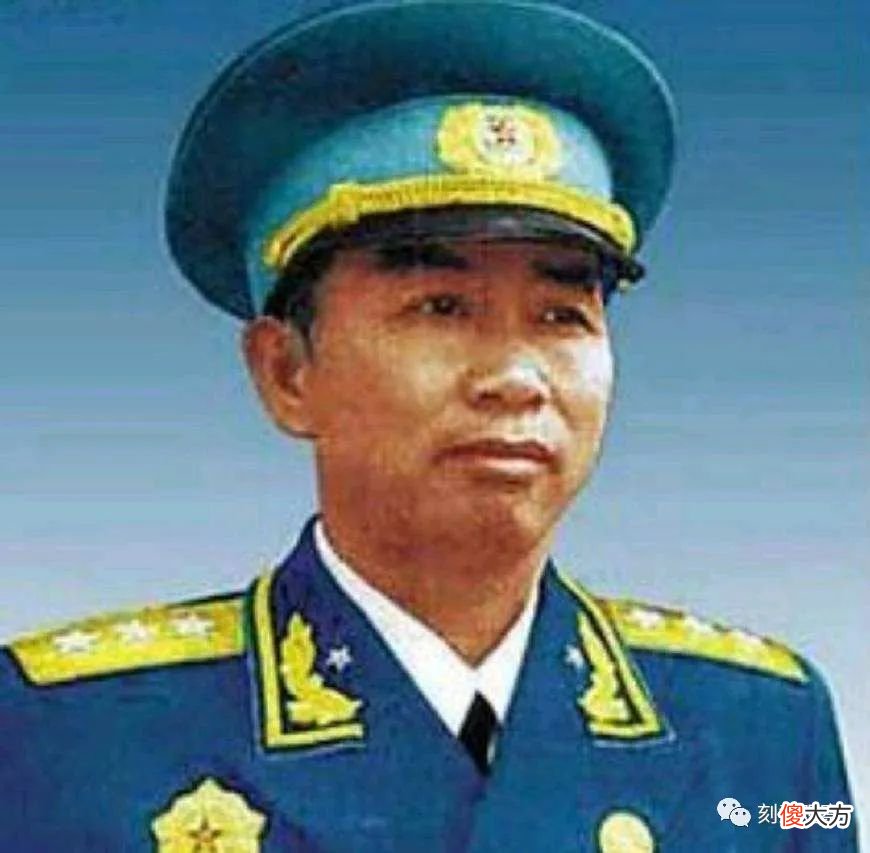 【爱历史】1965年空军班子9位首长合影，军衔最低的都是中将，他们是谁？