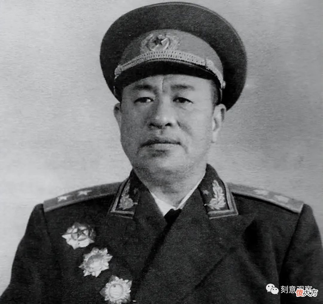 【爱历史】1965年空军班子9位首长合影，军衔最低的都是中将，他们是谁？