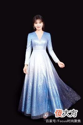 【就爱时尚】刘涛参加北京春晚三套服装展现东方女性的不同风格