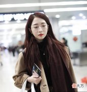 【时尚一点】孟美岐的时尚搭配小心机，却不料被春运包抢镜了