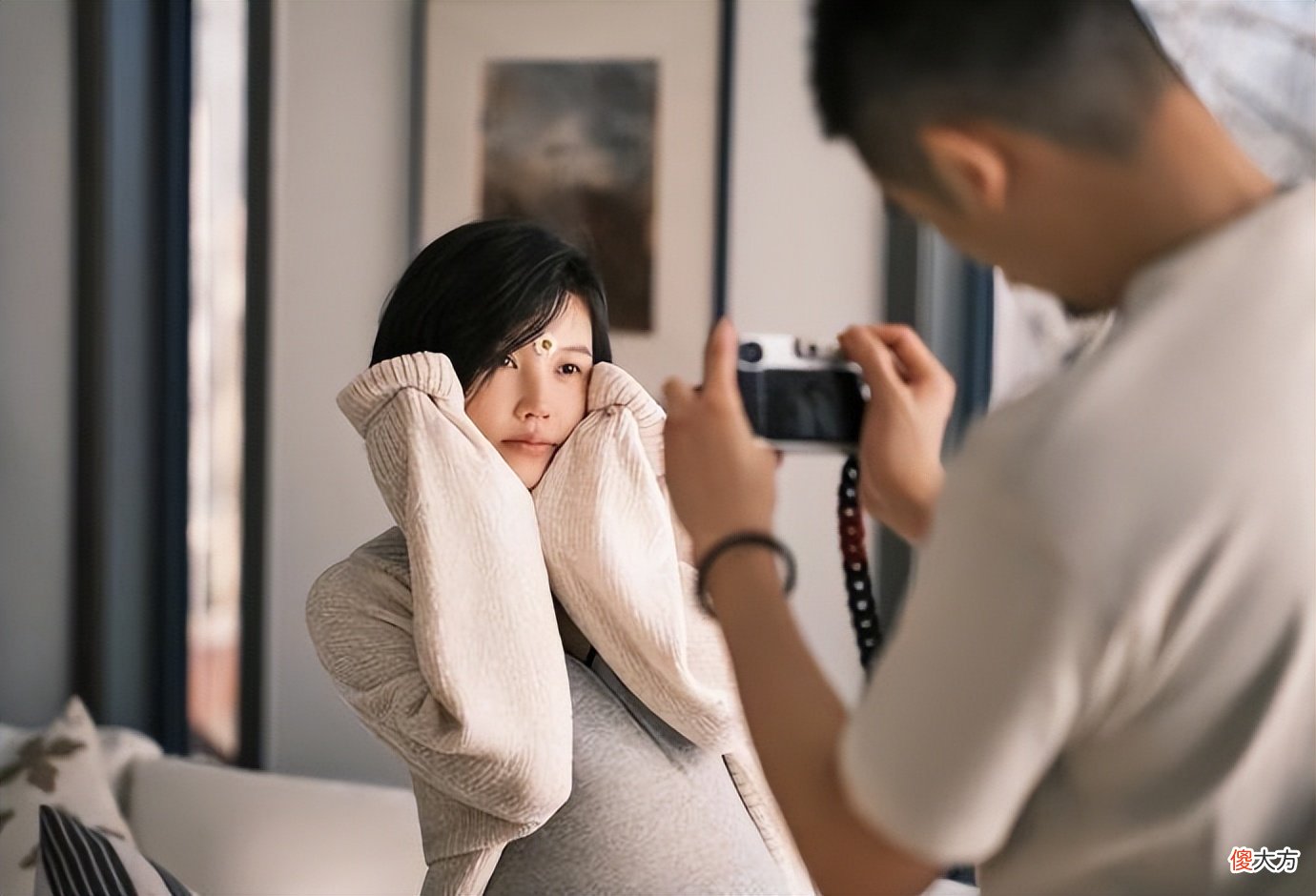 【时尚一点】杨子珊产女后，六一晒孕肚照，感觉也就肚子大了，脸蛋一点都没变