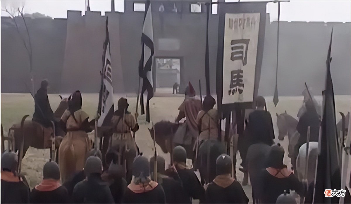 【历史故事】怪不得司马懿会撤兵，城楼上那两个书童，是整场空城计最大的疑点