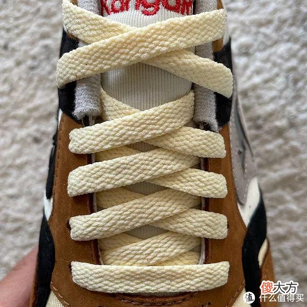 【时尚一点】Sneaker 篇一百六十九：两双Shadow 5000与袋鼠德产分享