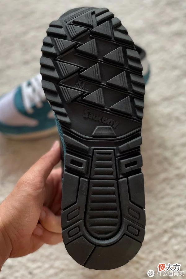 【时尚一点】Sneaker 篇一百六十九：两双Shadow 5000与袋鼠德产分享