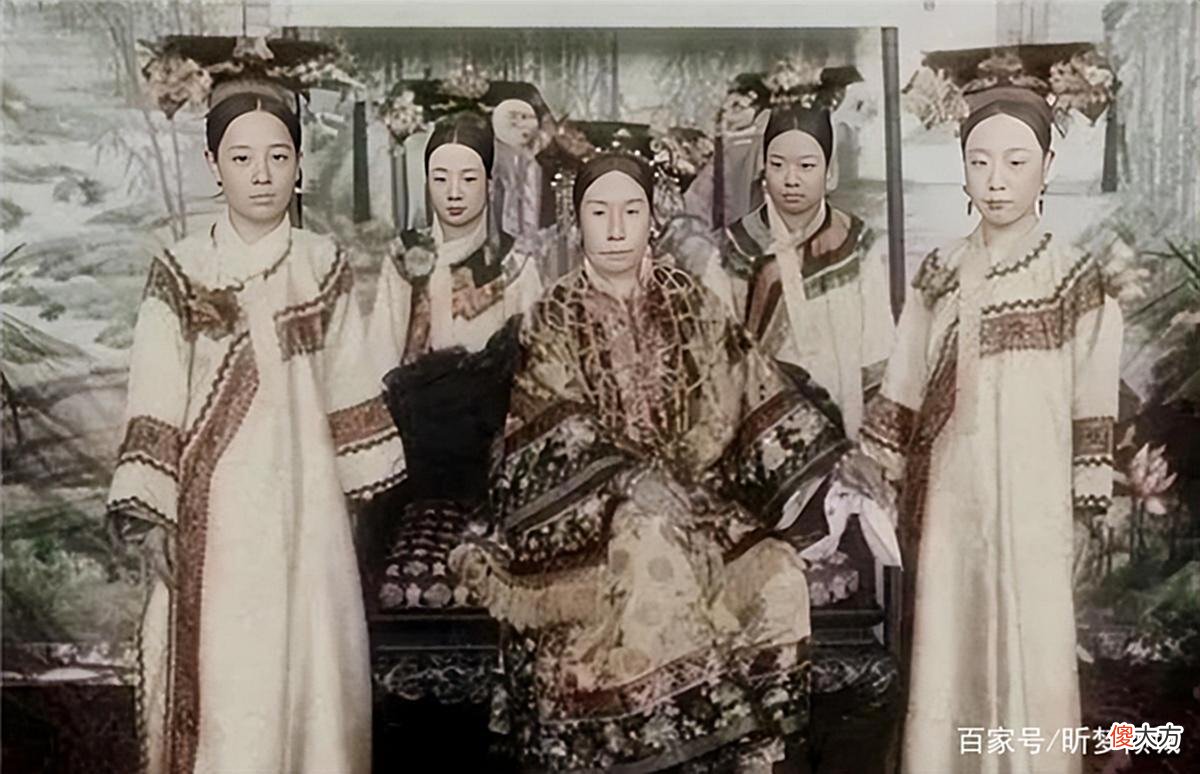 【历史故事】清朝的妃子很丑？一组老照片告诉你，她们的样貌不输女明星