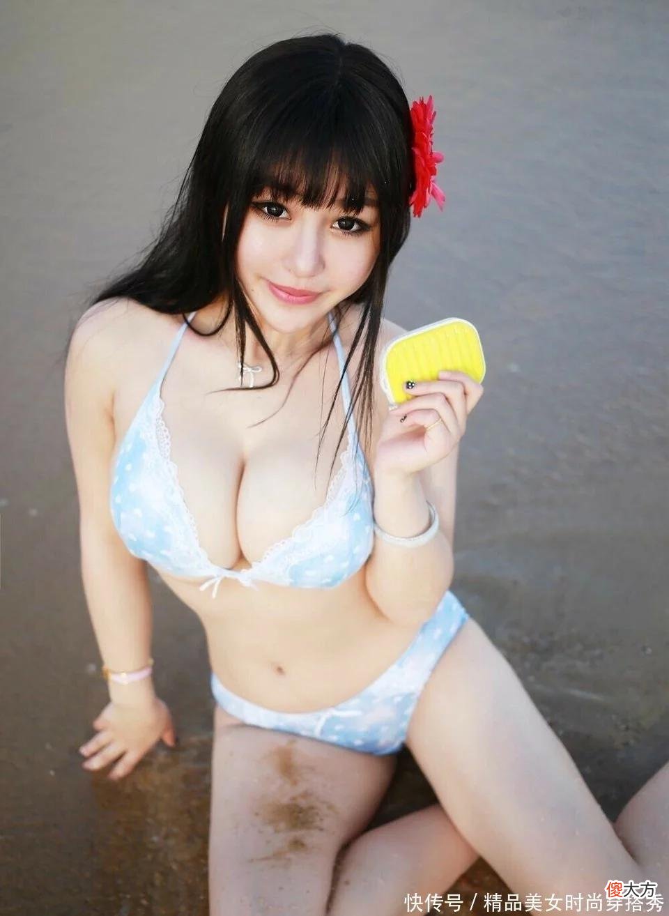 【就爱时尚】蓝色的比基尼套装去海边度假减龄又不失气质感