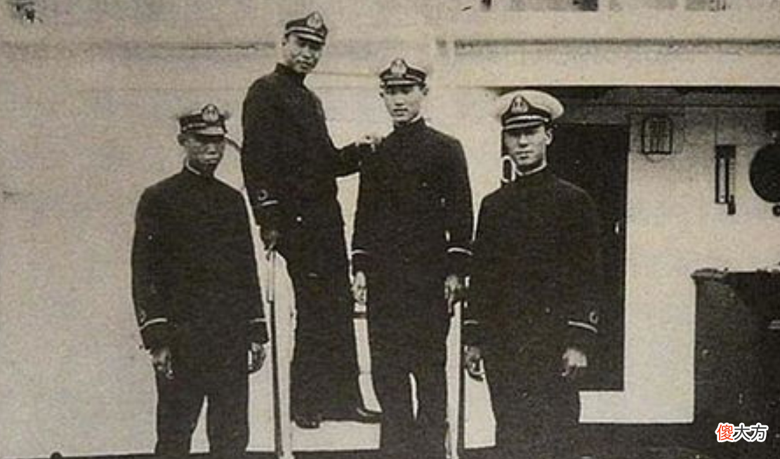 【爱历史】将军太困倒在椅子上入睡，小兵为他盖上被子，没想到命运就此改变