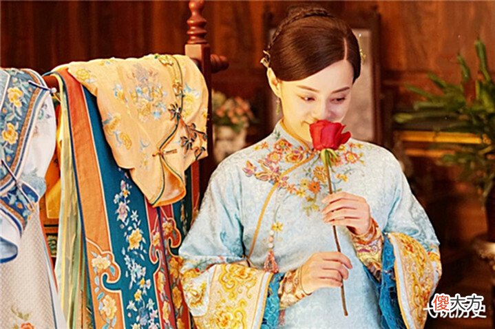 【历史故事】女子出上联:银枪虽利,难破千年草地,一男子出下联,女子脸红