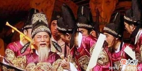 【历史故事】古代官员上朝有多悲催？半夜就要起床上班，迟到还要挨板子！