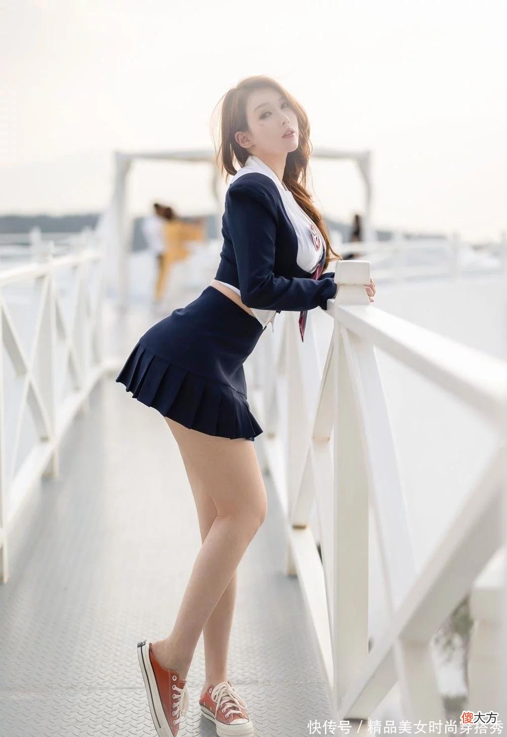 【时尚一点】减龄感满满的百褶裙套裙，藏蓝色的色彩吸睛又大气，展现不一样的学院风穿搭