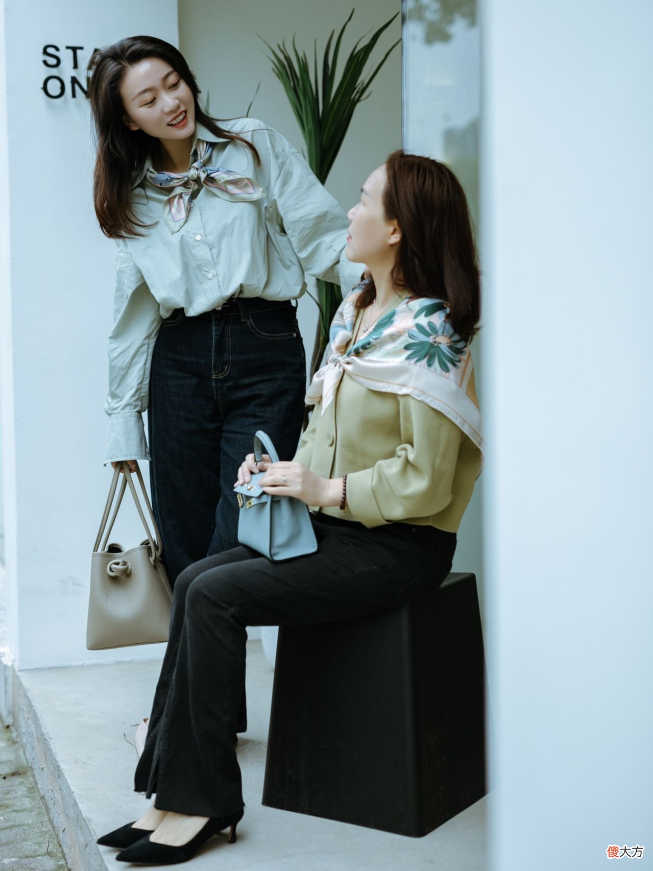 【时尚一点】女人到了50岁，越要远离一身黑，教你3种活力配色法，夏天穿好美
