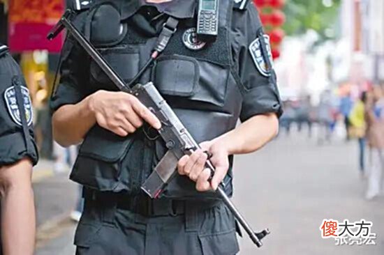 【历史故事】为什么香港交警都配枪,而内地不是每个警察都配枪?