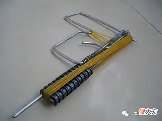 钻洞吃蛇掏鸟蛋，暴力动画看个遍，八零后的绝版童年你羡慕了吗？