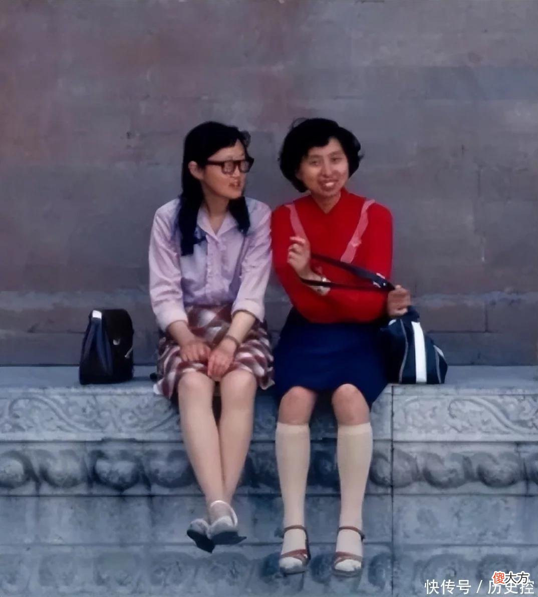 【时尚一点】老照片，十九年代女性形象，青春时尚有自信