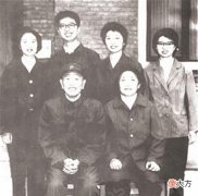 【历史故事】战士看报纸，指着司令的照片跟连长说：这是我22年从未相见的父亲