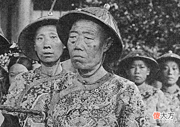 【历史故事】中国最后一个太监孙耀庭回忆:娘娘们洗澡从不亲自动手,下人还得跪着去伺候