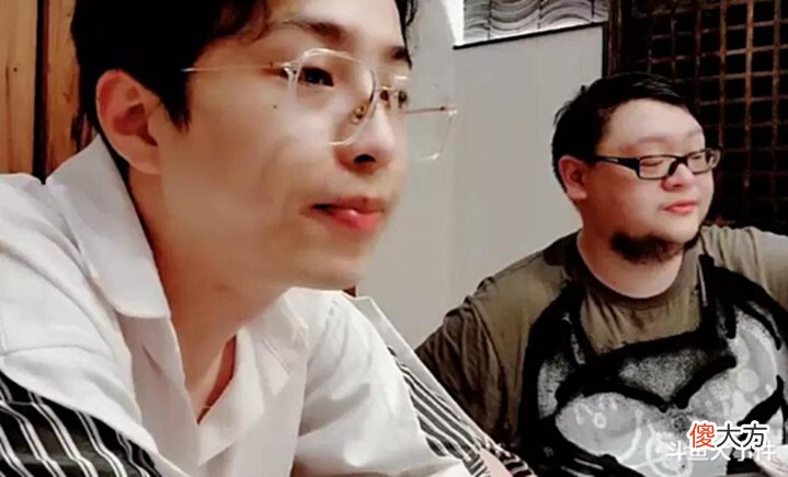 【游戏迷】斗鱼平台超级神豪梦皇在八卦主播直播间露脸,神豪跳哥近况被曝光!