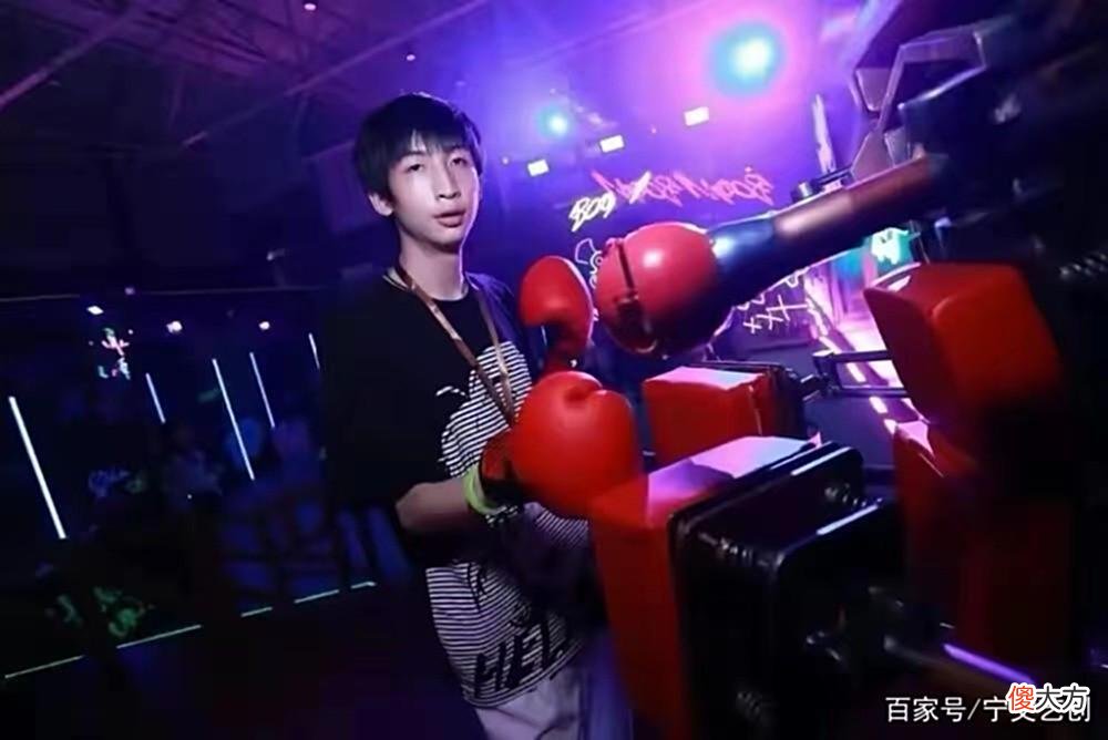 【游戏世界】剑魔惨遭严重削弱，从皮肤就看出实力不行？小超梦轻松形成碾压