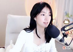 【游戏迷】斗鱼女主播礼物少，崩溃痛哭！未料遭粉丝吐槽：你就是网络乞丐