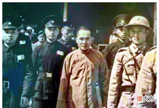 【爱历史】抗战胜利后汉奸枪决老照片：丑态百出，图5为解恨被连开24枪！