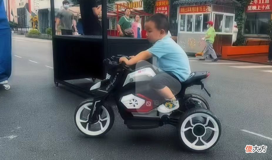 真大方？杜新枝送孙子楷楷小摩托，儿媳熊磊祝所有小朋友六一快乐