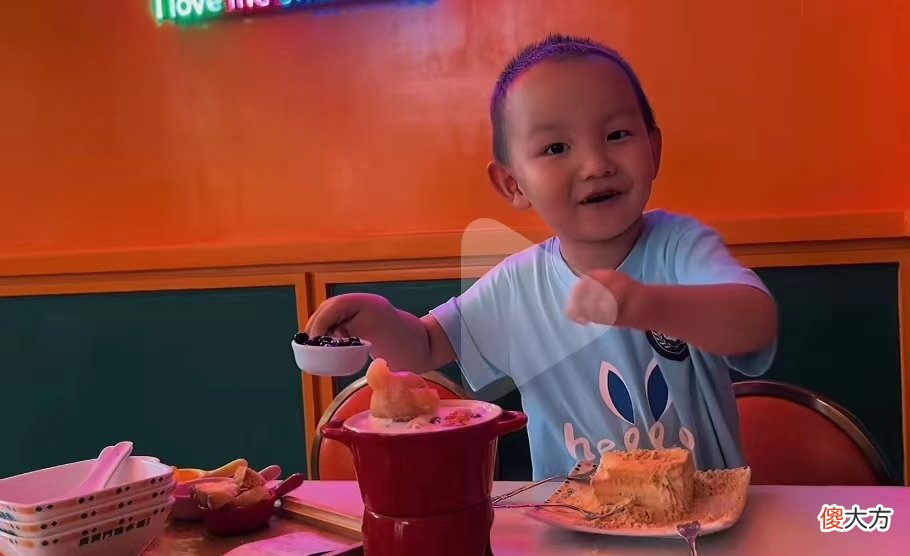 真大方？杜新枝送孙子楷楷小摩托，儿媳熊磊祝所有小朋友六一快乐