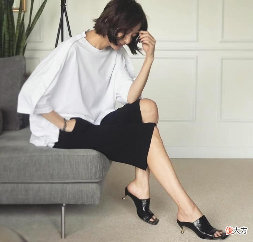 【就爱时尚】天热了怎么穿？有品位的40岁女人，备上这“2长裙、1短裤”就够了