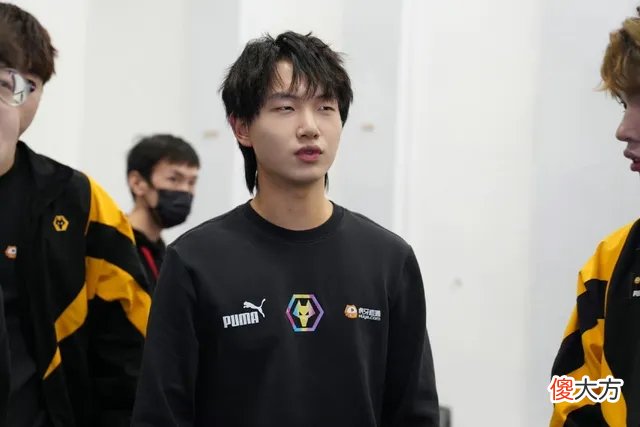 【游戏世界】夏季赛还没开打，kpl再次爆出老将退役的消息，FLY回应不忘初心
