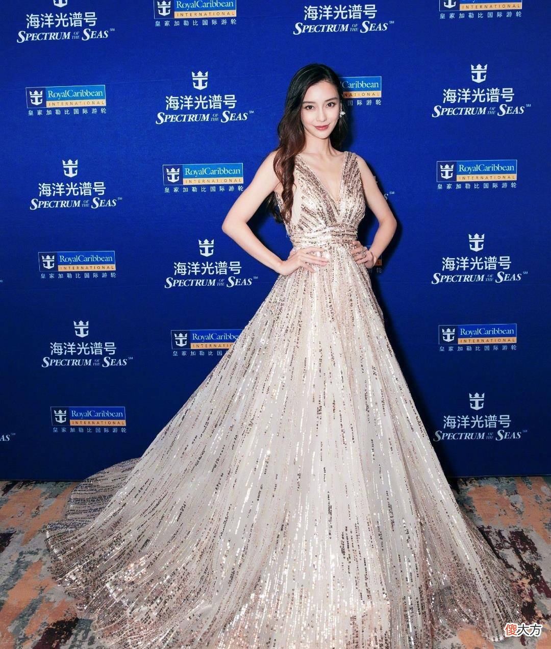 【时尚一点】baby与熊黛林同框完全被碾压，两人同穿白色连衣裙，时尚迷人