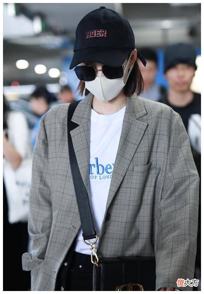 【就爱时尚】王丽坤的西装怎么穿才能展现个性特色