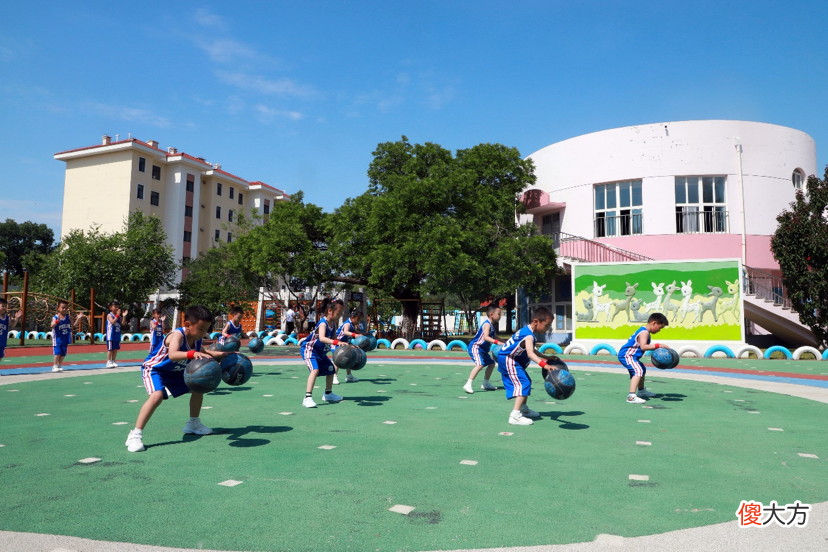 父母不在，他们这样陪军娃。