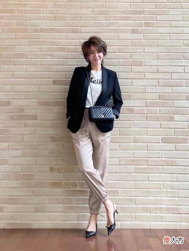 【时尚一点】40岁的女人穿搭过膝裙的调配技巧，裤脚窄不要宽，时髦一个夏天