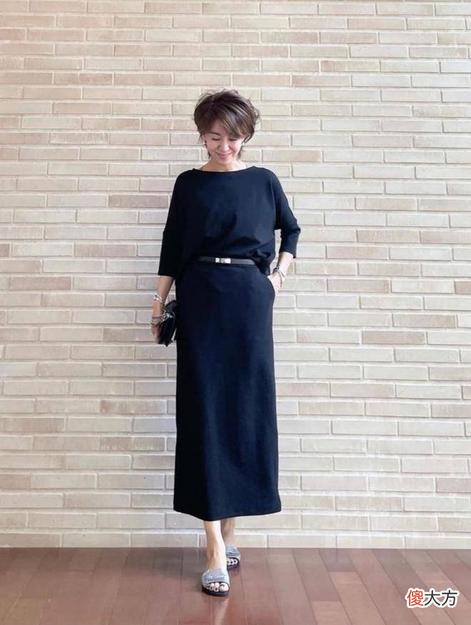 【时尚一点】40岁的女人穿搭过膝裙的调配技巧，裤脚窄不要宽，时髦一个夏天
