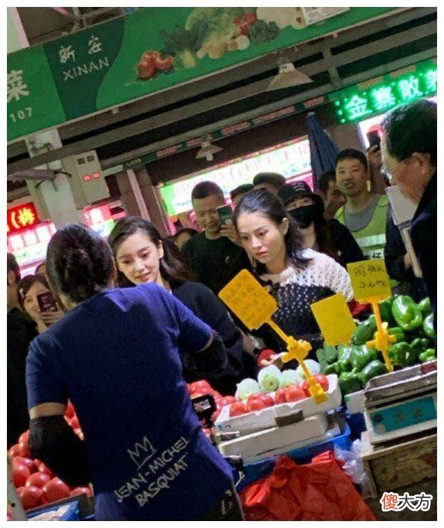 【时尚一点】安吉拉宝贝妆化精致，网友：这是家庭妇女，这是仙女