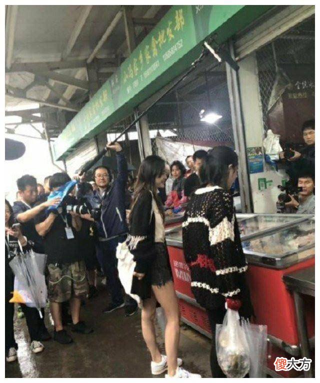 【时尚一点】安吉拉宝贝妆化精致，网友：这是家庭妇女，这是仙女