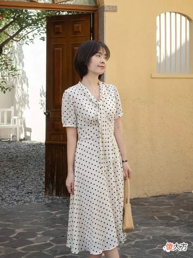 【就爱时尚】35岁以上的女人该如何穿衣打扮?试试连衣裙穿搭吧,可以提升气质