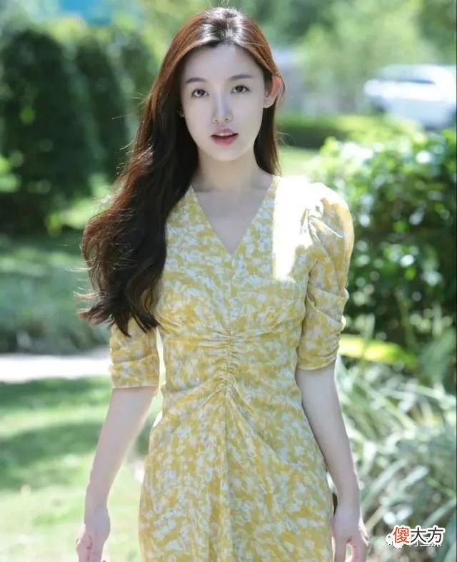 【就爱时尚】35岁以上的女人该如何穿衣打扮？试试连衣裙穿搭吧，可以提升气质