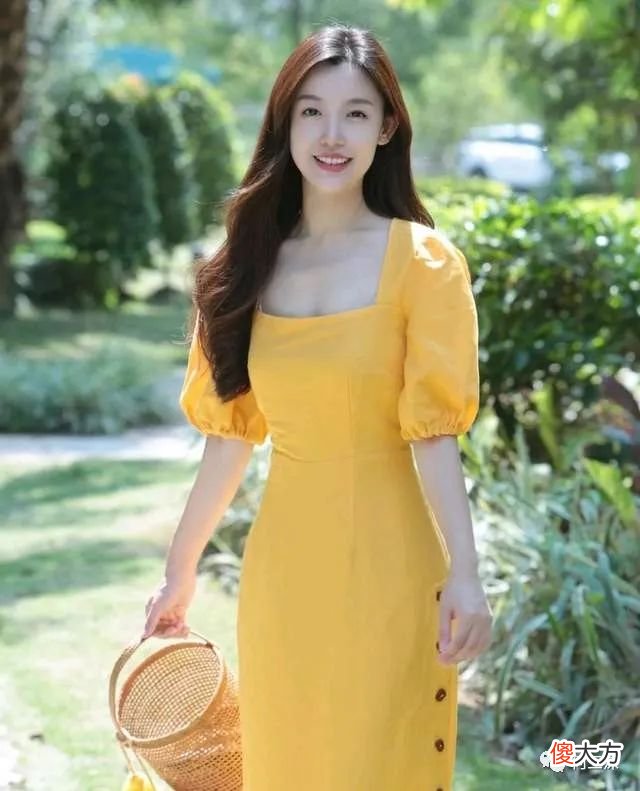 【就爱时尚】35岁以上的女人该如何穿衣打扮？试试连衣裙穿搭吧，可以提升气质