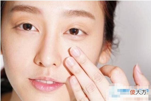 【时尚一点】化妆若有这3个“坏习惯”，毛孔易变大，皮肤老化更快！
