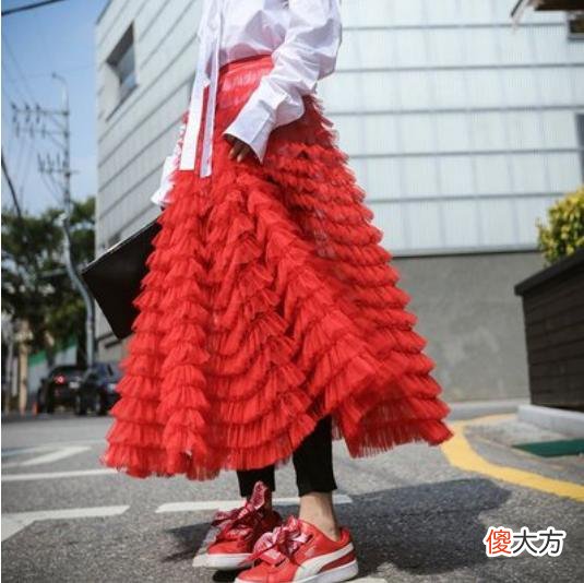 【时尚一点】今年“蛋糕裙”火了，时髦显瘦还减龄，少女感十足