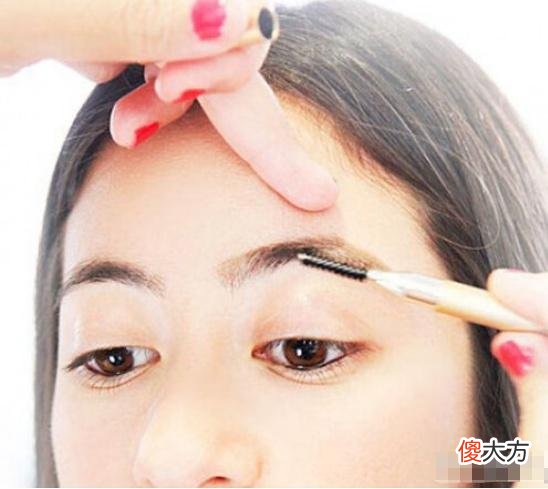 【时尚一点】过年化妆时，这3种“眉形”尽量避免！难看还不吉利，易倒霉！