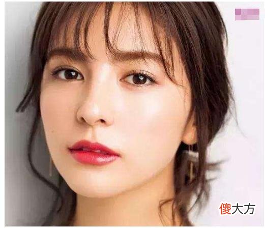【就爱时尚】化妆师：女人不管奔几，化妆宜淡不宜浓