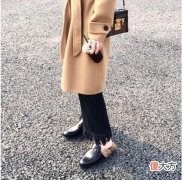 【时尚一点】别一年四季小白鞋，2019流行这3种“春鞋”，显高又显瘦