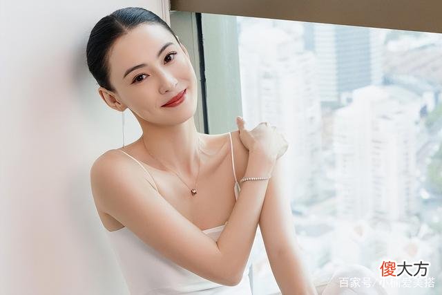 【时尚一点】张柏芝的吊带裙造型不适合大部分的女性