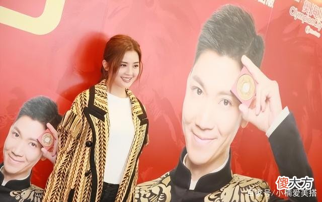 【时尚一点】30岁的女人穿什么颜色的衣服比较显嫩？