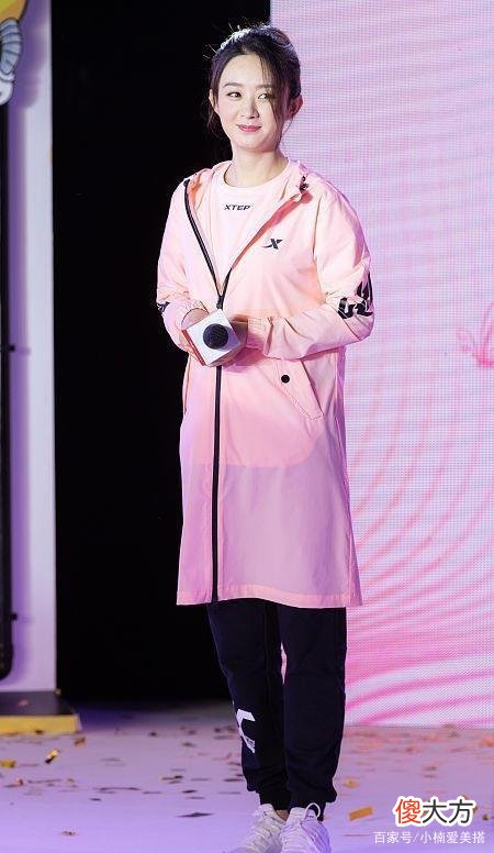 【就爱时尚】粉色服装如何搭配才能显得年轻？