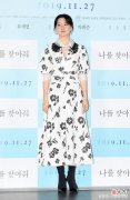 【时尚一点】印花连衣裙怎么搭配才能显得优雅又妩媚？