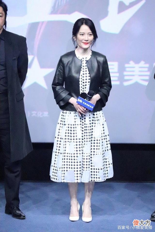 【时尚一点】黑色皮面短夹克怎么搭配自己？