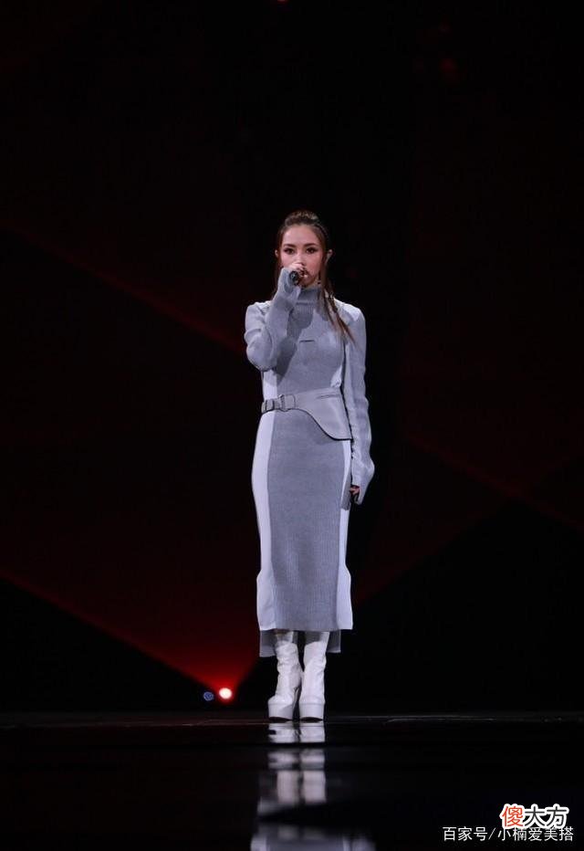 【就爱时尚】邓紫棋的礼服裙造型，借鉴女明星的礼服造型，是非常适合的