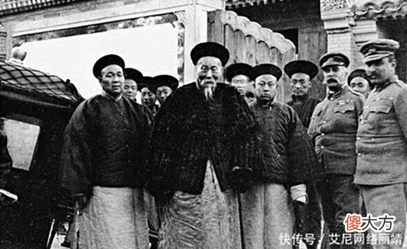 【爱历史】晚清珍贵历史老照片官员威风凛凛，穷人衣衫褴褛，图6让人心酸